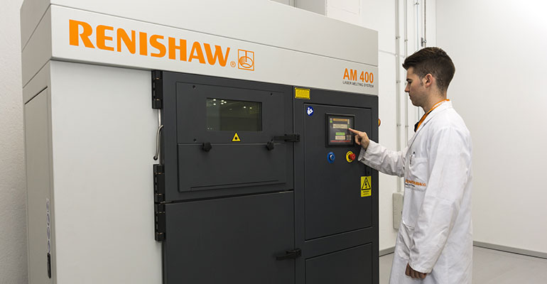 Alex García, ingeniero de diseño y aplicaciones de fabricación aditiva de Renishaw Iberica