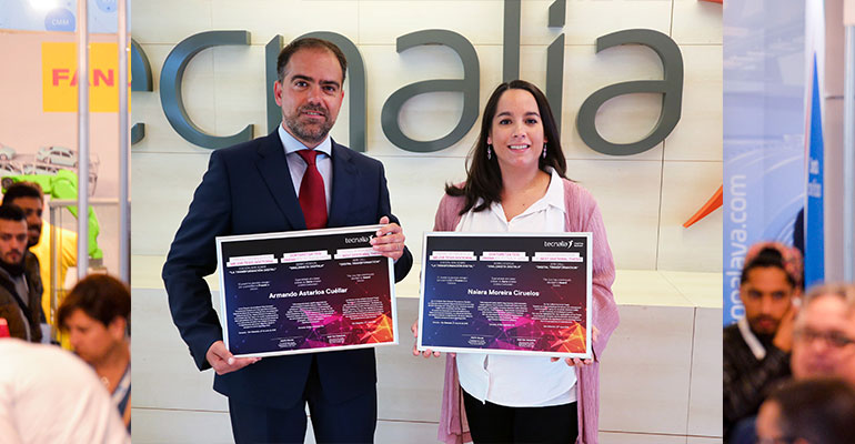 La Dra. Naiara Moreira Ciruelos, de la Universidad del País Vasco, posa junto al Dr. Armando Astarloa Cuéllar, director de su tesis doctoral