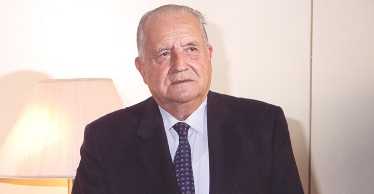 Fallece Carlos Pérez de Bricio, fundador de Confemetal