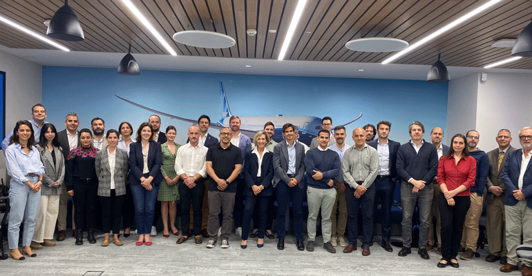 Boeing anuncia el proyecto VARIANT para impulsar la integración segura de aviones eléctricos y autónomos en el espacio aéreo urbano