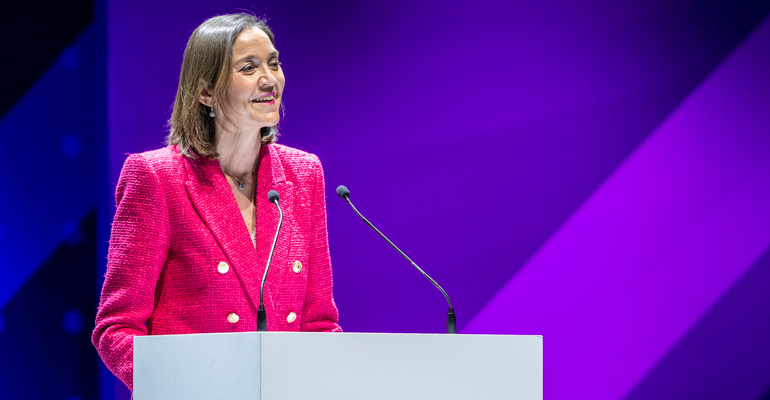 La ministra Reyes Maroto abre la puerta a que los concesionarios puedan beneficiarse de las ayudas del PERTE