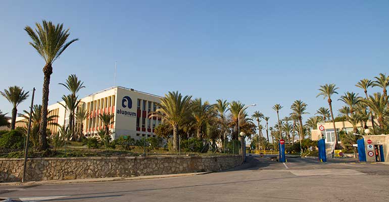 Exterior de la planta de Aludium en Alicante